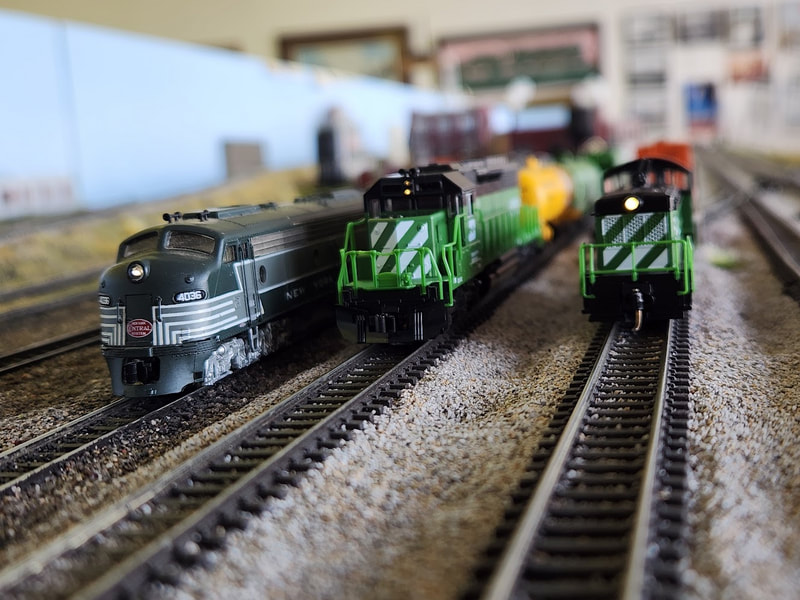 New Mexico Railrunners layout photo